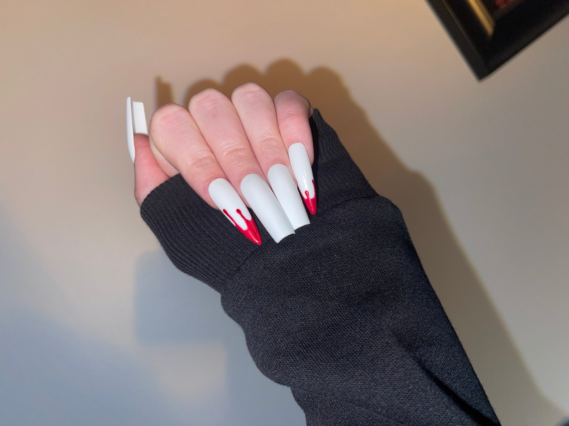 Vampire Fang Nails | Press on nails